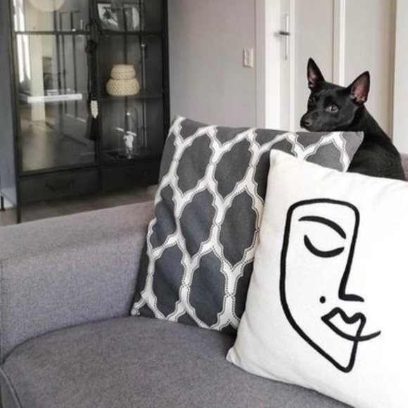 H&M set of 2 pillow covers - Picture 3 of 3